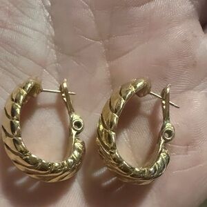 VTG Monet gold tone earrings